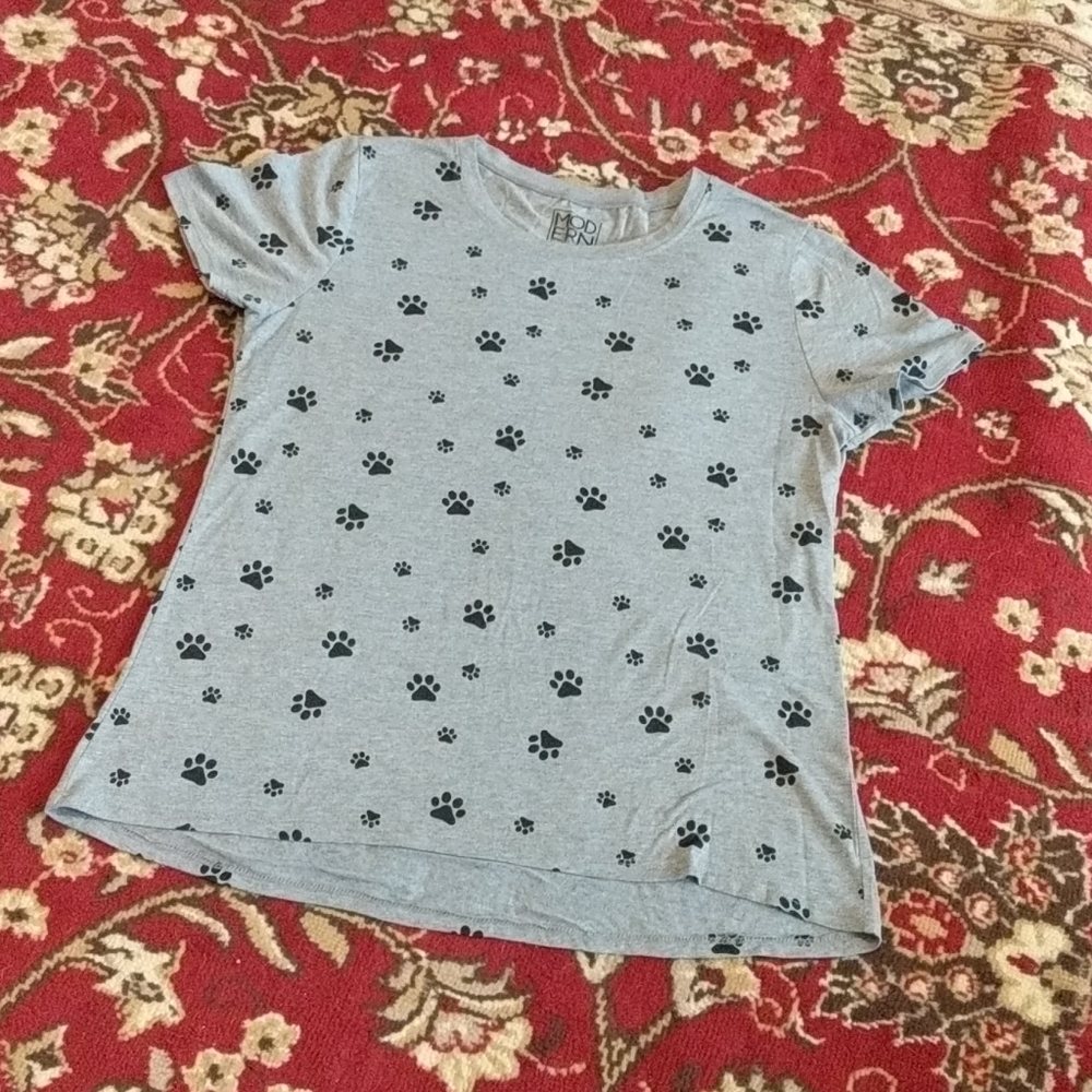 3 FOR $20 Paw printed t-shirt